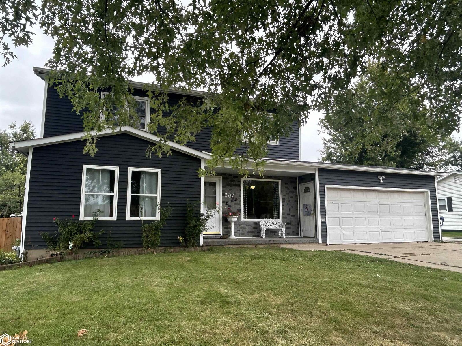 Property Photo:  207 W Ingledue Street  IA 50158