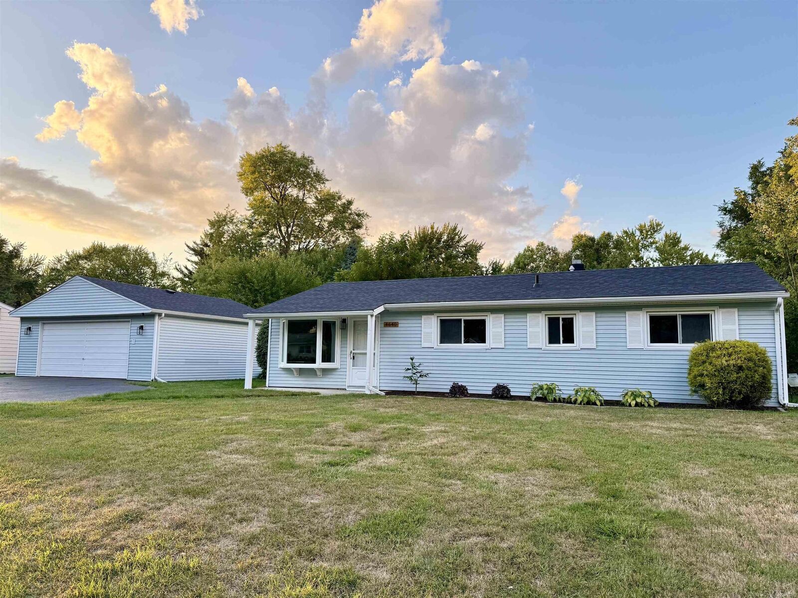 Property Photo:  4640 Independence Drive Drive  MI 48346 