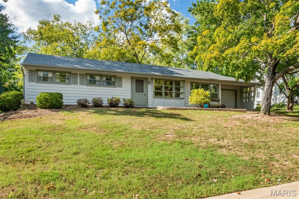 Property Photo: 725 Brookridge Drive MO 63119