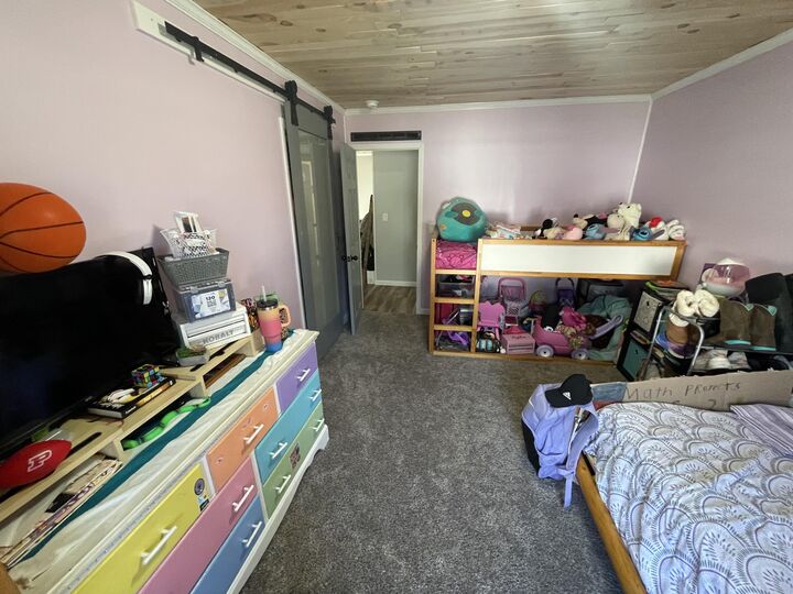 Property Photo: 519 W Oak Street MI 49412
