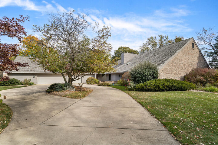 Property Photo:  4002 Lakepoint Road  IL 61822 