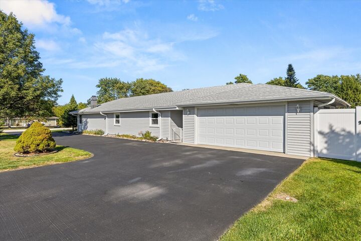Property Photo: 16001 S Leach Drive IL 60491