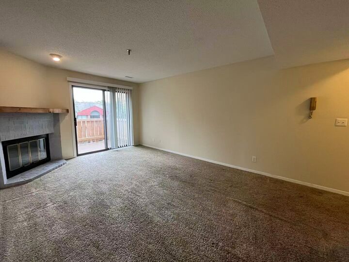 Property Photo: 1350 Brook Street L IL 60174