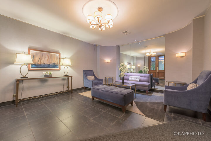 Property Photo: 720 W Gordon Terrace 12A IL 60613