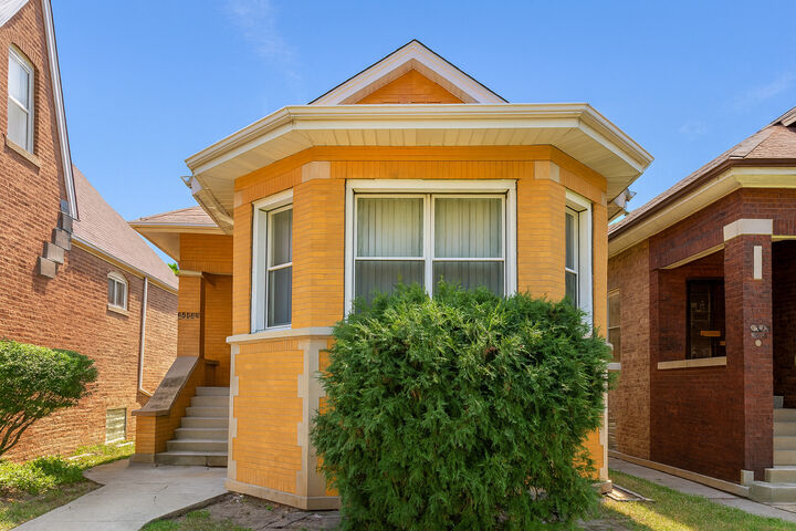 8242 S Rhodes Avenue  Chicago IL 60619 photo