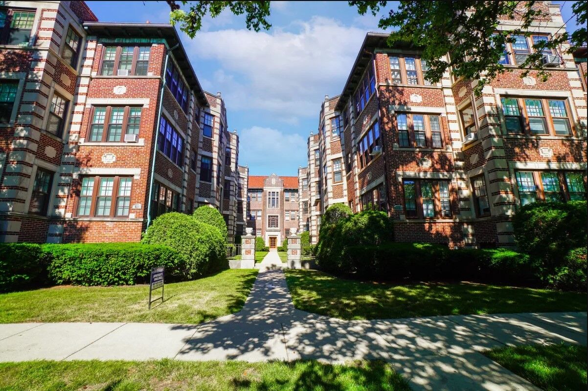 Property Photo:  614 Sheridan Road 1  IL 60202 