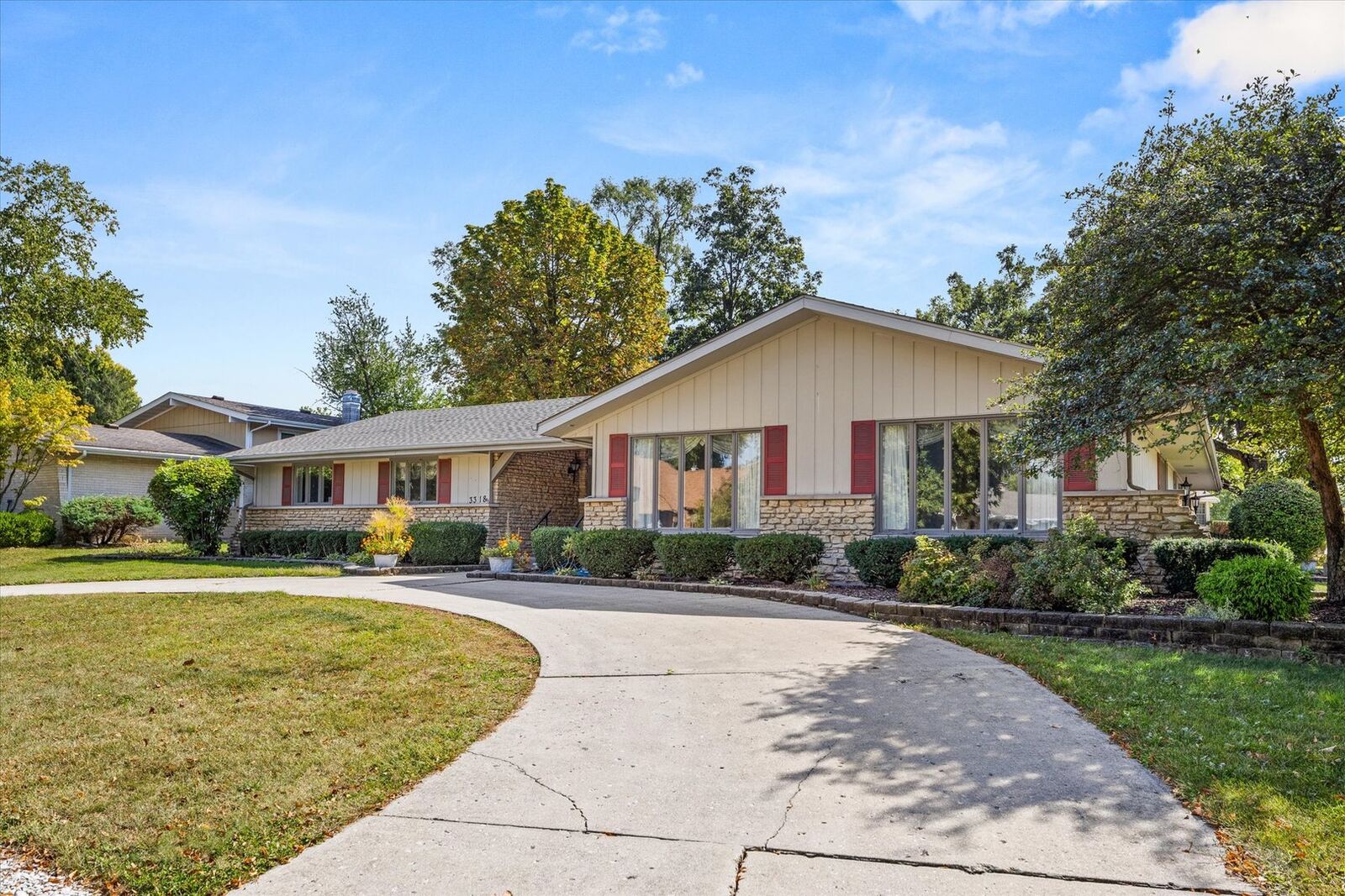 Property Photo: 3318 Indianwood Lane IL 60431