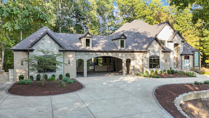 Property Photo:  1410 E White Oak Road  IL 61853