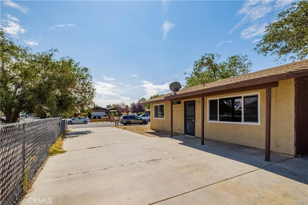 Property Photo: 18610 Casaba Rd CA 92301