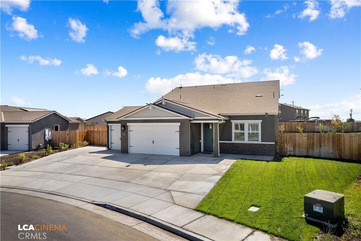 Property Photo: 7931 Savannah Height Avenue CA 93313