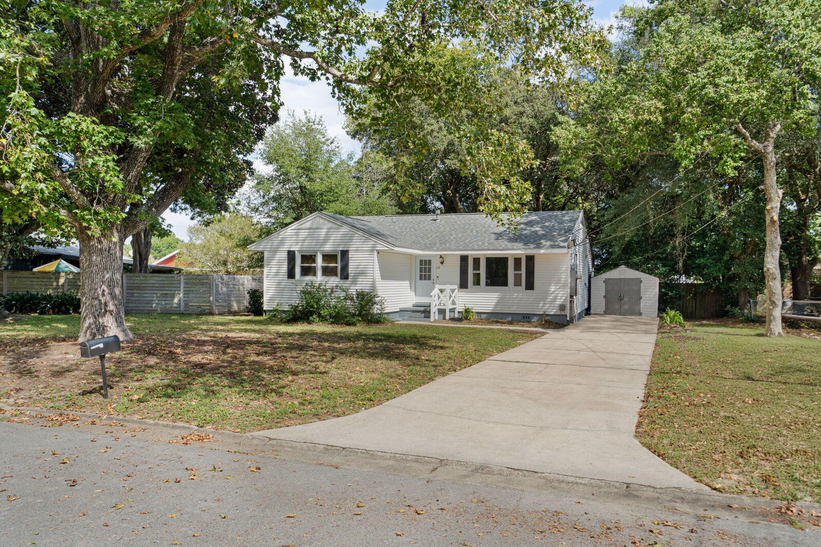 Property Photo: 119 NW Thames Place FL 32548