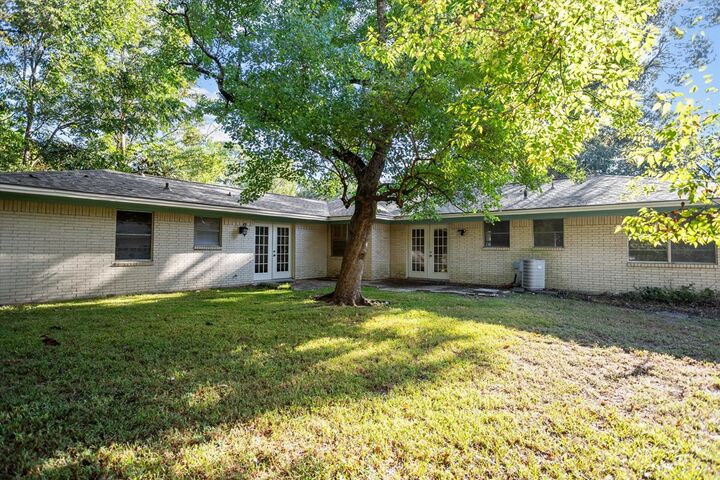 Property Photo:  301 Cunningham Dr  TX 75901 
