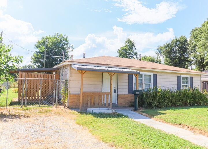 Property Photo: 220 Magnolia AR 7247