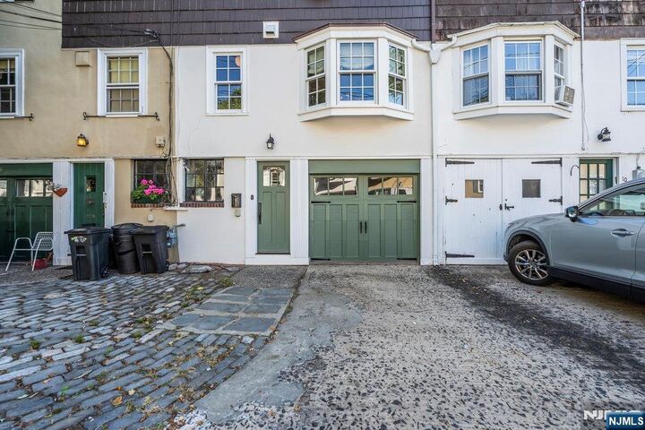 Property Photo:  8 Reading Terrace  NJ 07410 