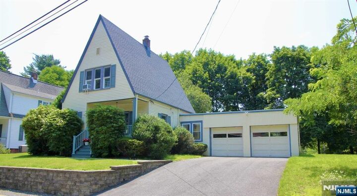 Property Photo:  6 Cottage Place  NJ 07401 