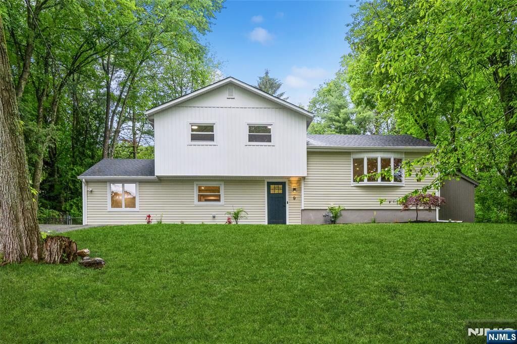 Property Photo:  9 Somerset Place  NJ 07480 
