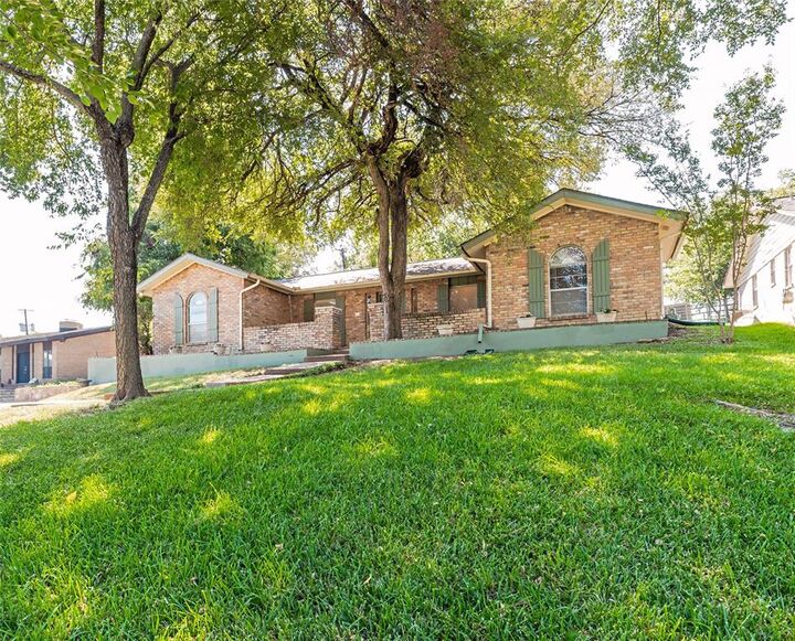 Property Photo: 1917 Rock Creek Drive TX 75050