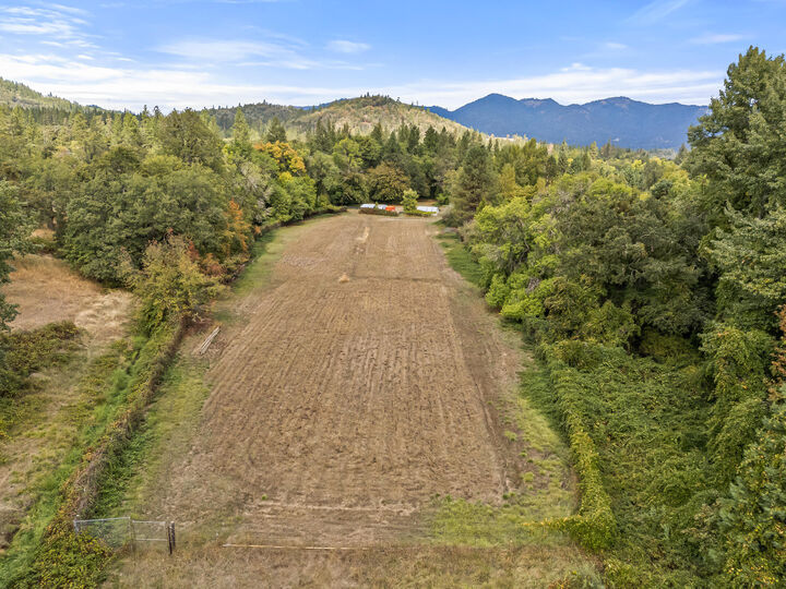 Property Photo:  1225 Messinger Road  OR 97527
