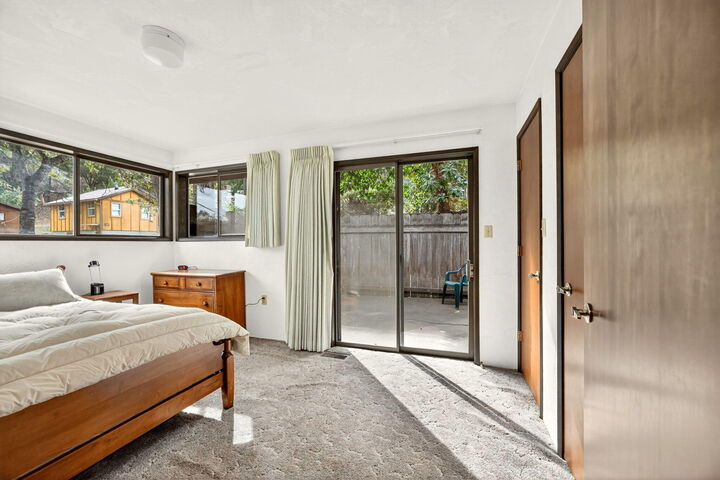 Property Photo:  809 Beach Street  OR 97520 