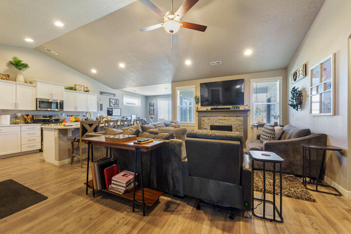 Property Photo:  3370 NW 15th Street  OR 97756 