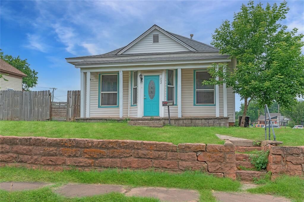 Property Photo:  502 S 7th Street  OK 73018 