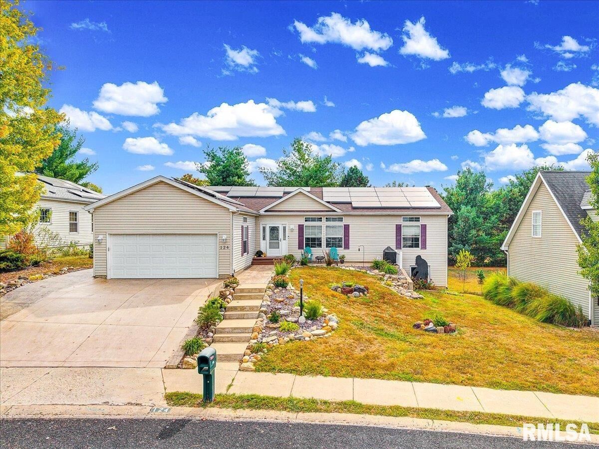 Property Photo: 124 S Columbus Street IL 61554