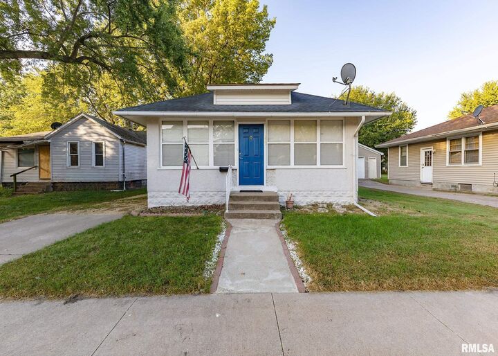 Property Photo: 239 17th Place IA 52732