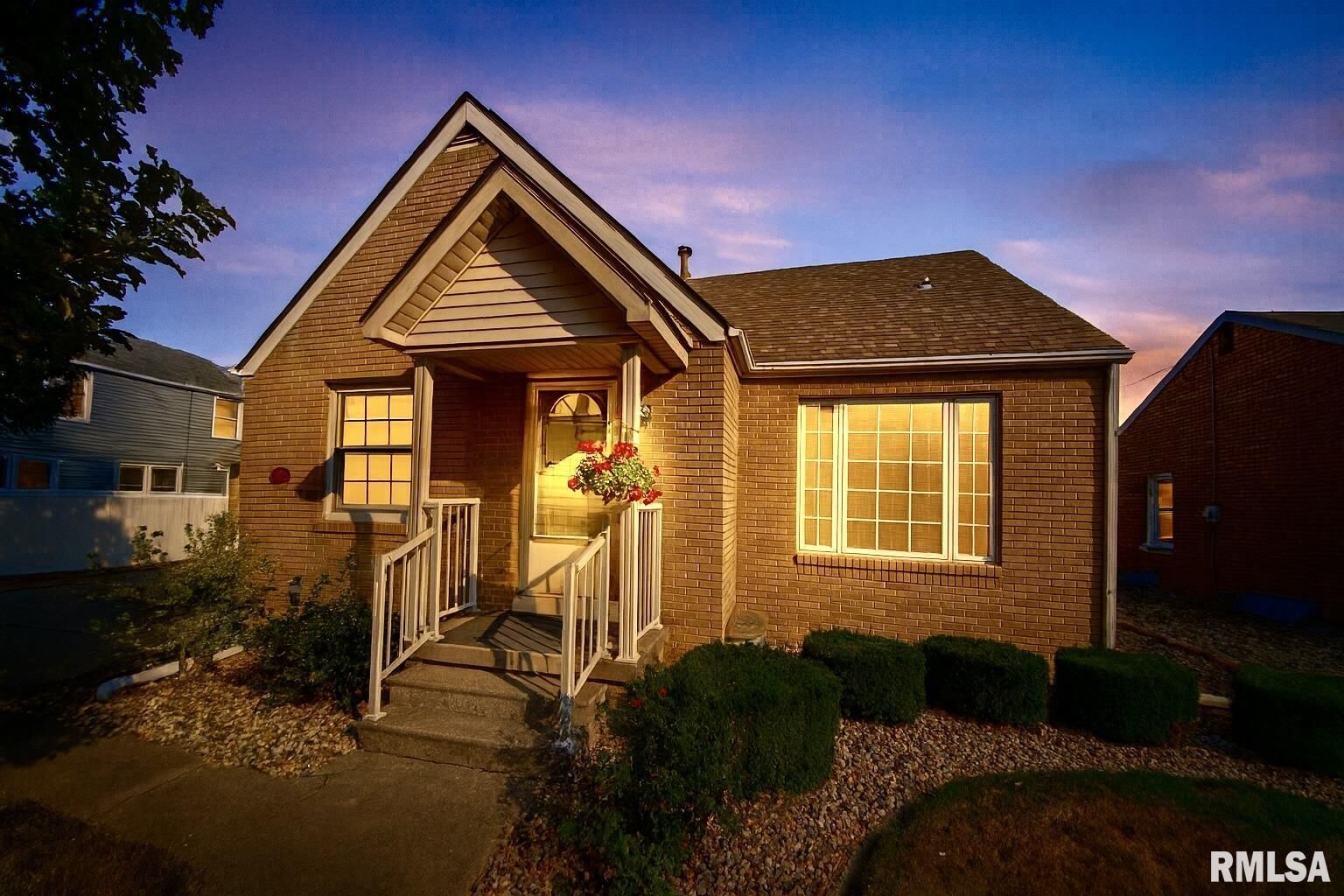 Property Photo:  1213 W Northcrest Avenue  IL 61614 