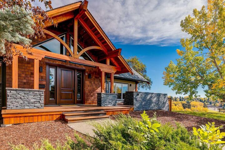 Property Photo:  1661 St Andrews Place NW  AB T2N 3Y4 