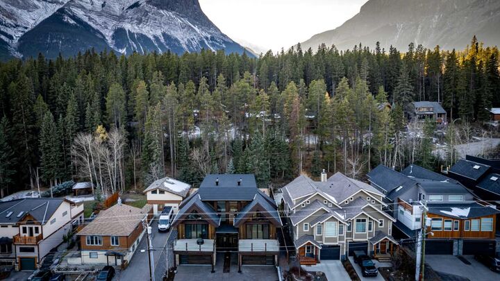 Photo de la propriété: 269B Three Sisters Drive AB T1W 2M4