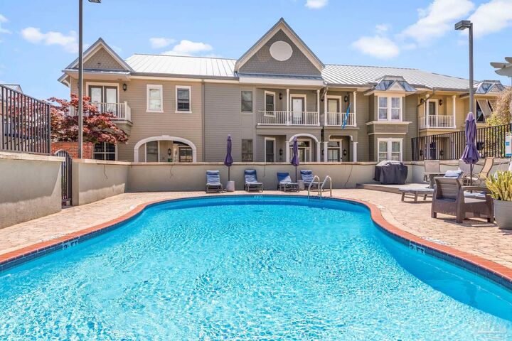 Property Photo:  217 W Jackson St 12  FL 32501 