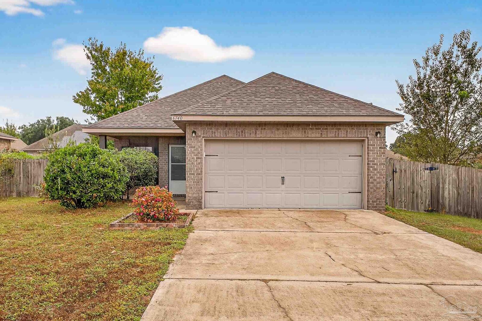 Property Photo: 6740 Cotter Dr FL 32570