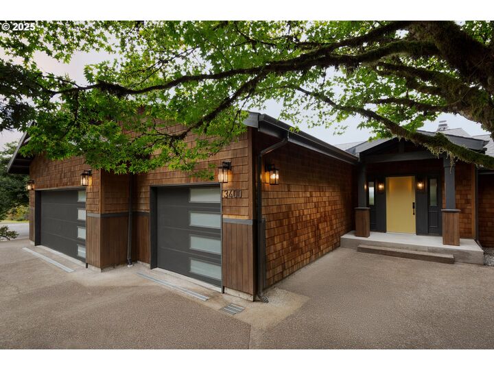 Property Photo: 3400 SW Sherwood Pl OR 97239