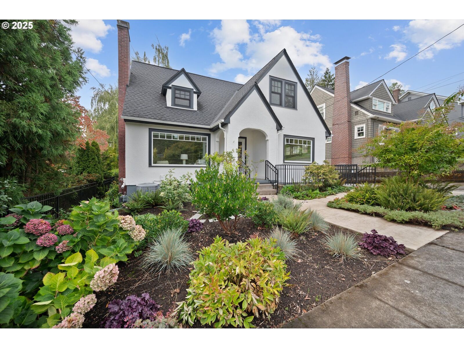 Property Photo:  3919 NE 21st Ave  OR 97212 