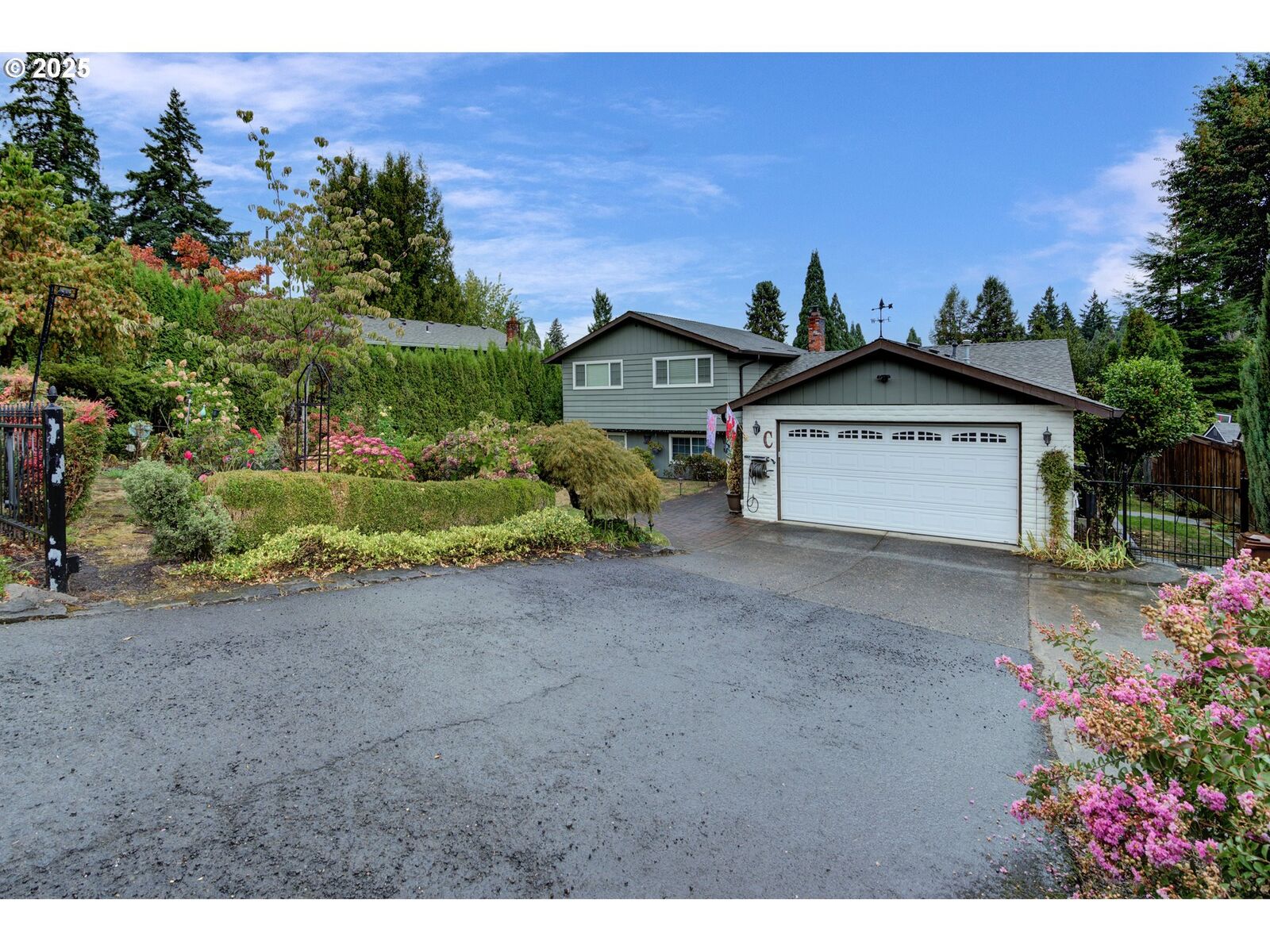Property Photo:  7693 SE Strawberry Ln  OR 97267 