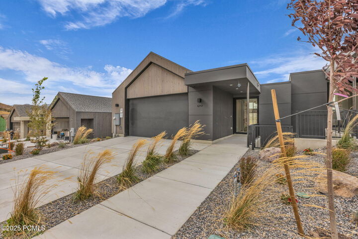Property Photo: 4259 E Escalante Lane UT 84036