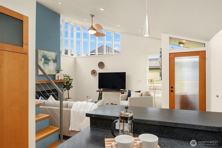 Property Photo:  2420  Westlake Avenue N 11  WA 98109 