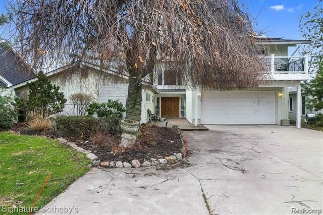 Property Photo:  2372 Pine Lake Road  MI 48324 