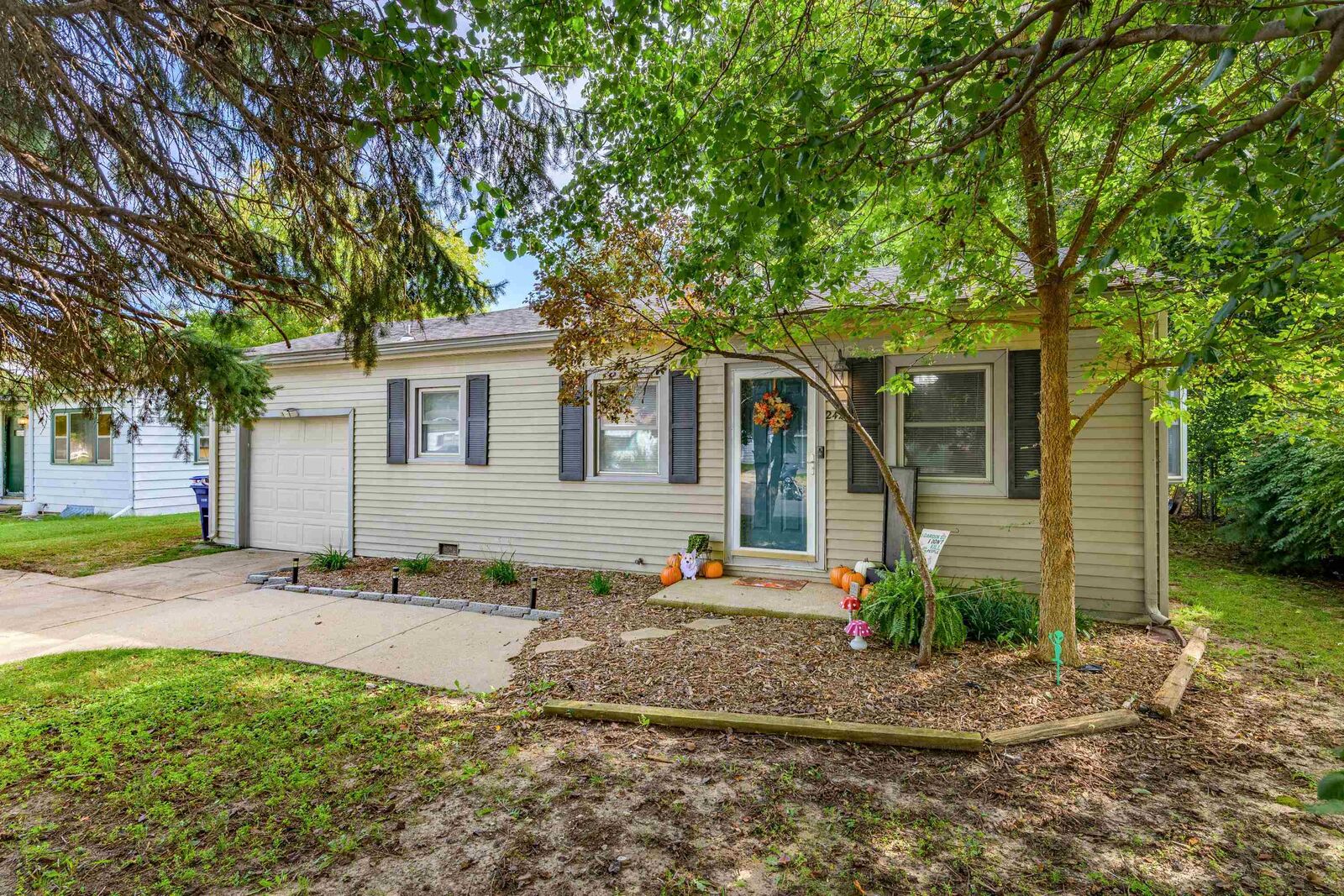 Property Photo:  242 Wire Ave  KS 67060 