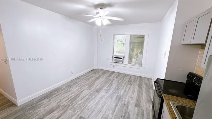 Property Photo: 842 Meridian Ave 2C FL 33139