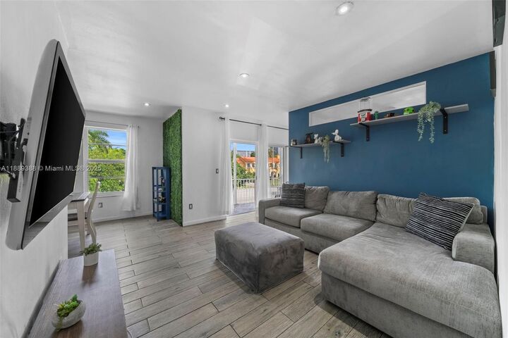 Property Photo:  2858 Pine Tree Dr 5  FL 33140 
