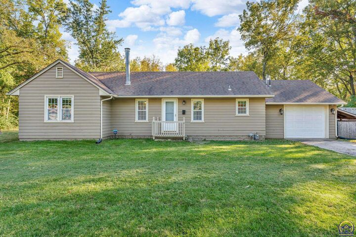 Property Photo:  507 SE 37th St  KS 66605 