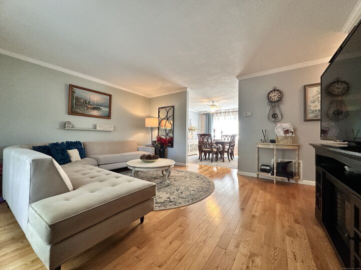 Property Photo:  285 Queen Street 4B  CT 06489 