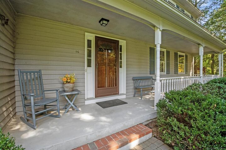 Property Photo:  16 Berkshire Way  CT 06070 