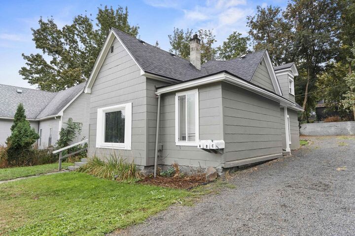 Property Photo:  370 E 8th Ave  WA 99202 