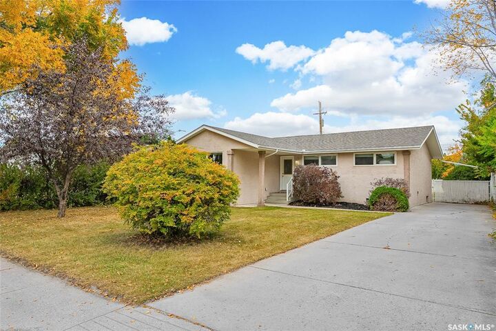 Property Photo:  2703 Jarvis Drive  SK S7J 2V2 