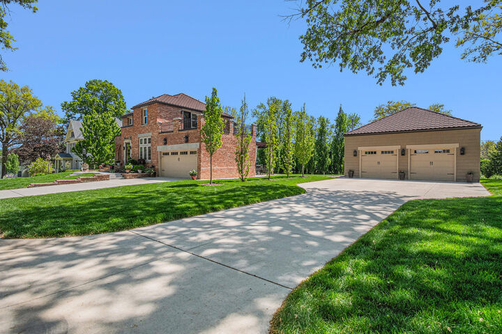 Property Photo:  1020 E Valley St  Street  IA 51566 