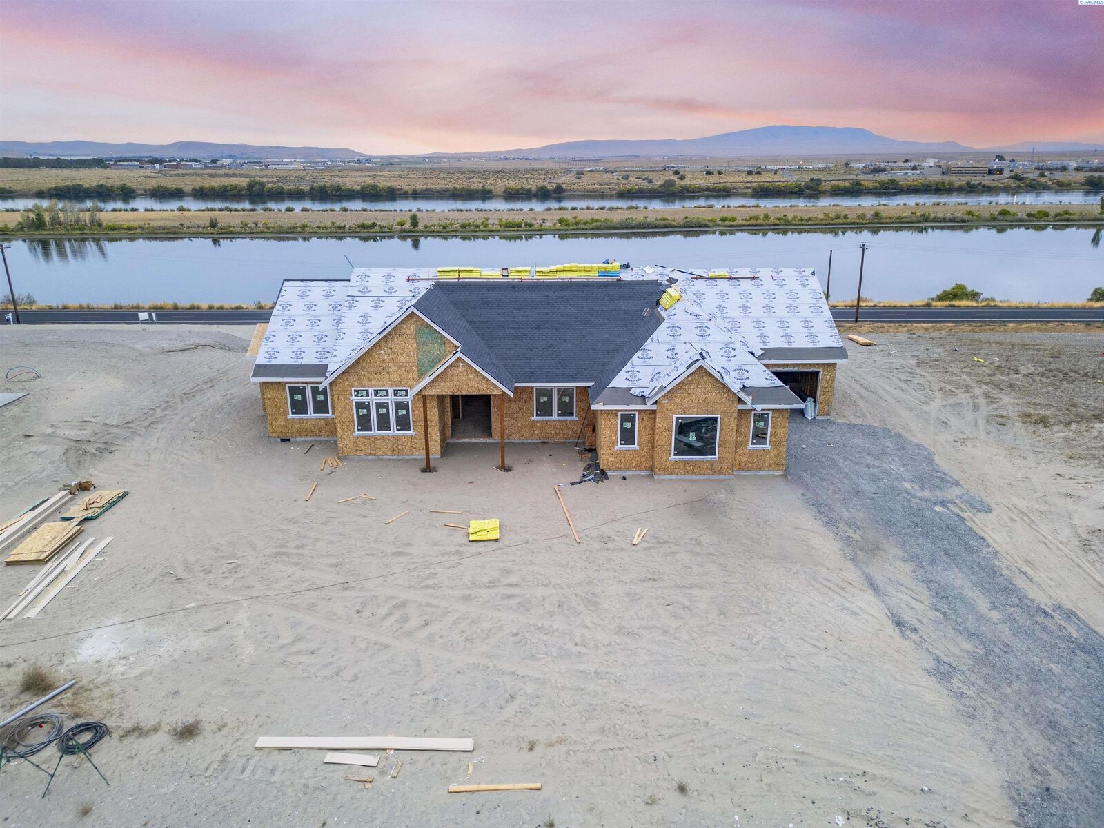 Property Photo:  161 Riviera Drive  WA 99301 