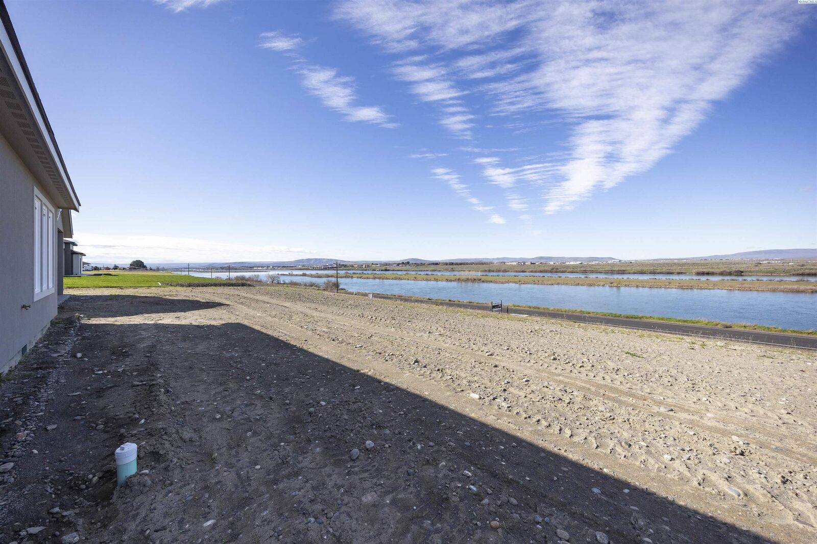 Property Photo:  161 Riviera Drive  WA 99301 