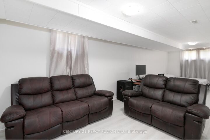 Photo de la propriété: 12 Northwood Crescent Bsmt ON K8N 1X5